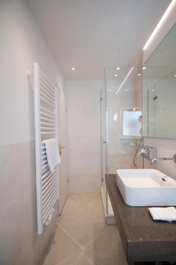 Hotel Weisser Bock 3*